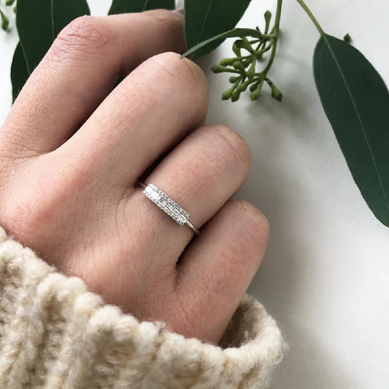 BAGUETTE DIAMOND RING