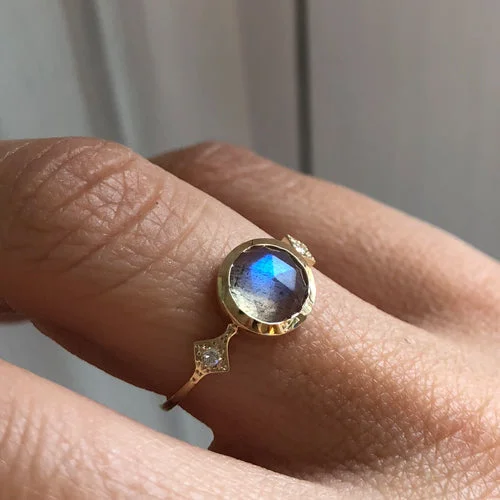 SAVANNAH LABRADORITE RING