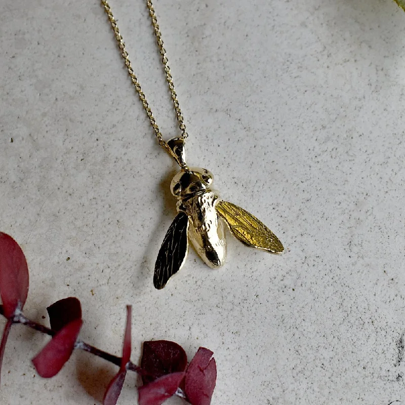 14ky Sculptural Bee Necklace